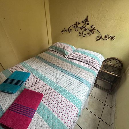 Hostal Los Girasoles By Hostal Inn Flores Exterior photo