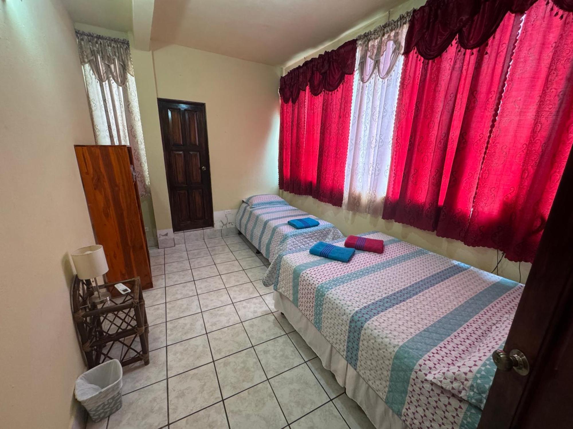 Hostal Los Girasoles By Hostal Inn Flores Exterior photo