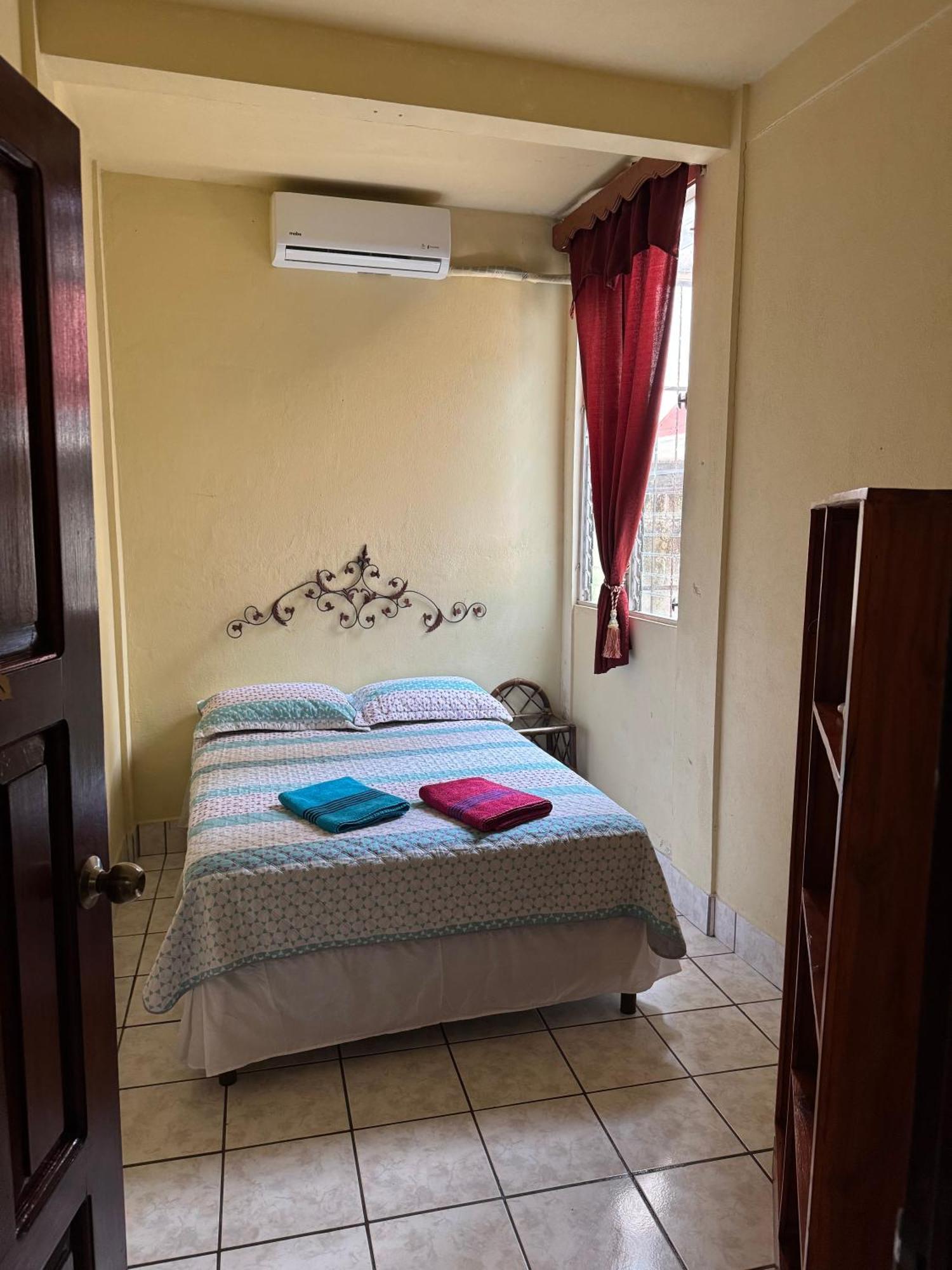 Hostal Los Girasoles By Hostal Inn Flores Exterior photo
