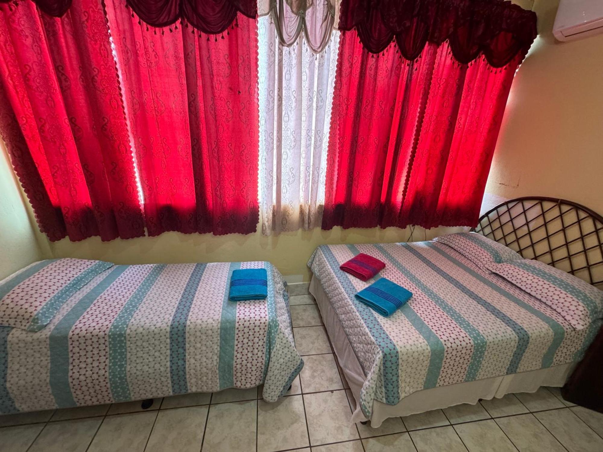 Hostal Los Girasoles By Hostal Inn Flores Exterior photo