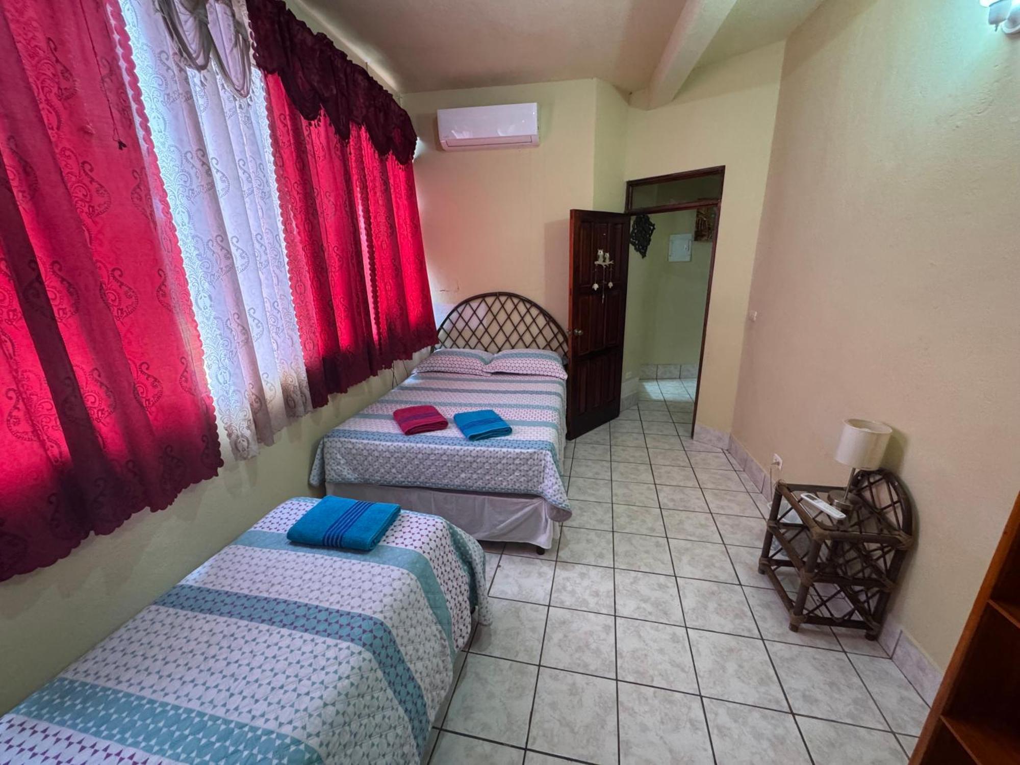 Hostal Los Girasoles By Hostal Inn Flores Exterior photo