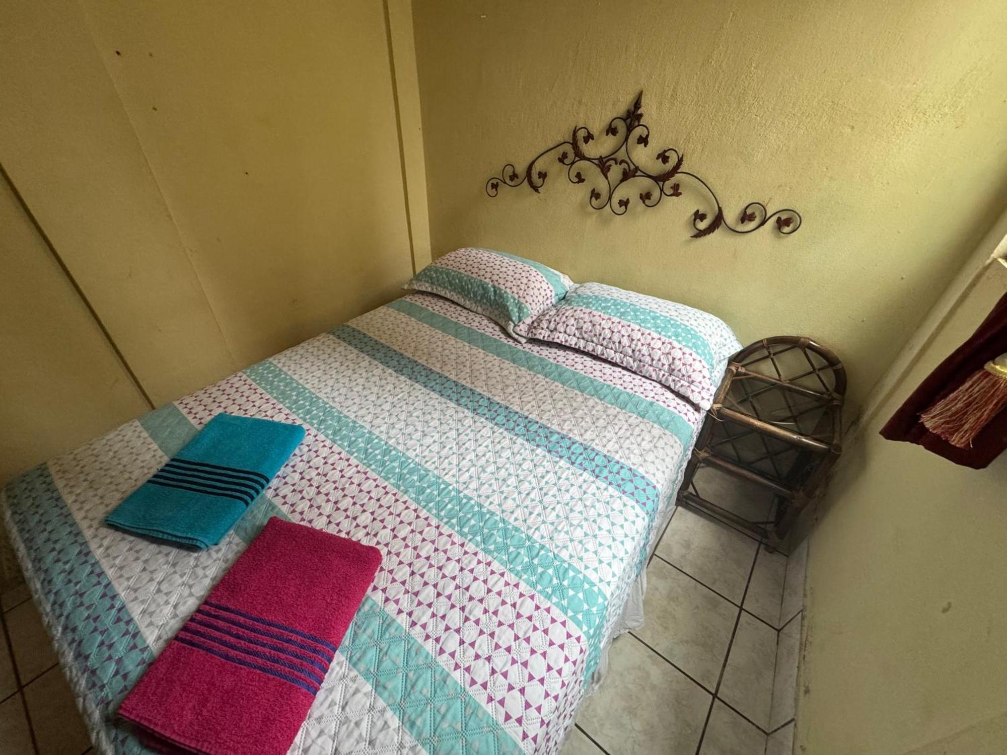 Hostal Los Girasoles By Hostal Inn Flores Exterior photo